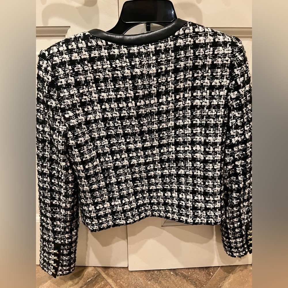 Alice and Olivia black and white with gold threading cropped jacket size s/p